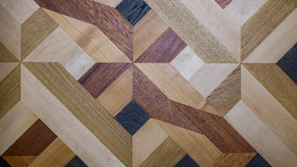 Parkettboden als Stabparkett Intarsien Muste mit verschidenem Holzarten