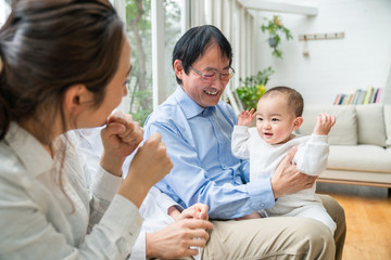  3世代家族 家族団らん