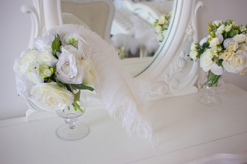  Large white feather on the wedding in the interior for the bride