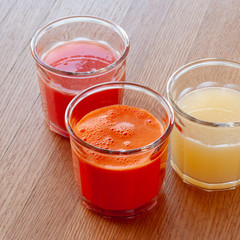 A raw food diet. Fresh fruit and vegetable juices. Fresh drinks: carrots, grapefruit, lemon.