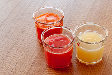 A raw food diet. Fresh fruit and vegetable juices. Fresh drinks: carrots, grapefruit, lemon.