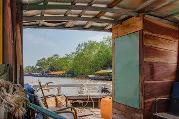 ベトナム　ミトー　メコン川クルーズ船　内部からの光景
