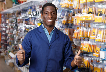 Fototapeta premium Adult African American seller giving thumbs up