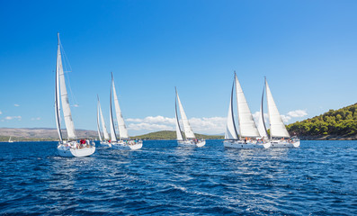 Fototapeta na wymiar Sailing yachts regatta competition