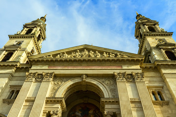 Obraz premium Facade of St. Stephen's Cathedral on a bright sunny day
