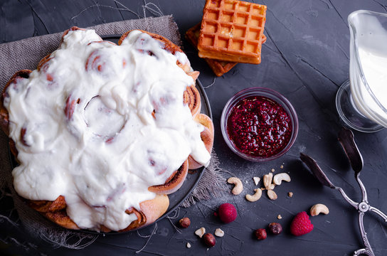 cinnamon rolls Cinnabon with the creamy topping