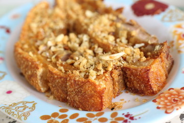 Crispy pork sprinkled with garlic