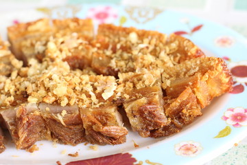 Crispy pork sprinkled with garlic