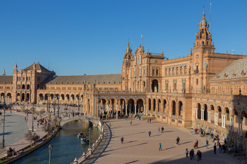 Fototapeta na wymiar Overview of Plaza de Espana in Seville from a high view point