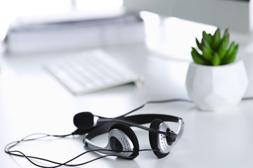 Communication support, call center and customer service help de
