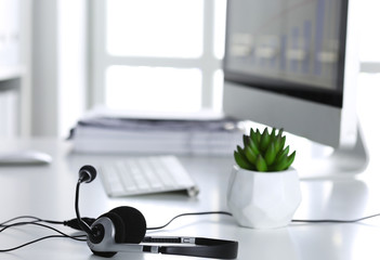 Communication support, call center and customer service help de