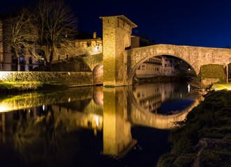 Reflejos del puente medieval de Balmaseda