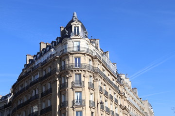 Fototapeta na wymiar Immeuble ancien du quartier de Passy à Paris 