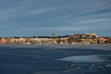 Fototapeta na wymiar Winter view with low sunlight and high contrast over the lake Mälaren in Stockholm