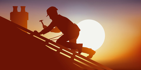 Métier du bâtiment avec un couvreur sur le toit d’une maison qui pose des tuiles. Accroupi sur une charpente, il travail sous une chaleur accablante. - obrazy, fototapety, plakaty