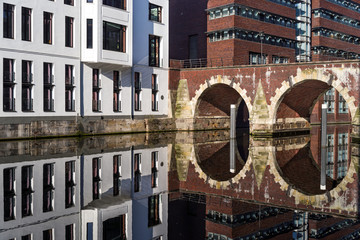 Herrengraben Ellerntorsbrücke Spiegelung Hamburg entzerrt