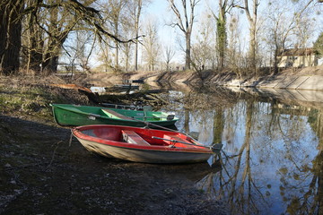 Fototapeta na wymiar Altrhein mit Booten