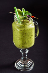 green smoothie in glass