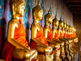 Fototapeta premium buddha statues in bangkok wat arun
