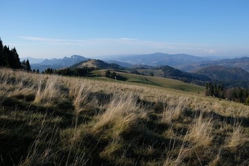 Fototapeta premium Polska, Pieniny - górskie widoki na niebieskim szlaku, widok na Trzy Korony