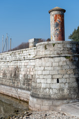Veduta dei bastioni del porto di Angera