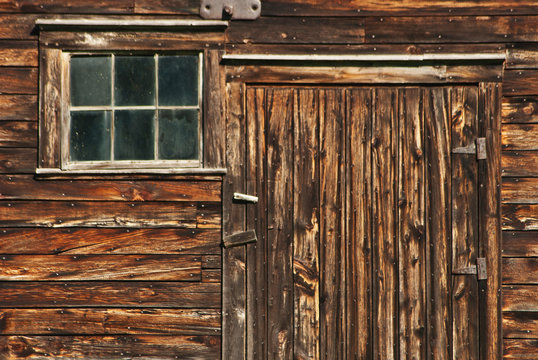 524-74 Old Barn Door and Window