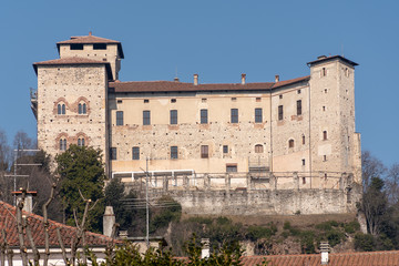 Fototapeta na wymiar La Rocca di Angera sul lago Maggiore