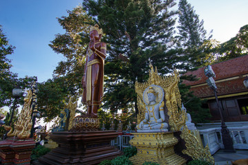 Obraz premium sacred temple in Thailand with statues on a beautiful morning in wat pra that Doi Suthep