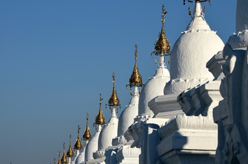 Pagode Kuthodaw à Mandalay au Myanmar