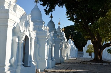 Pagode Kuthodaw à Mandalay au Myanmar
