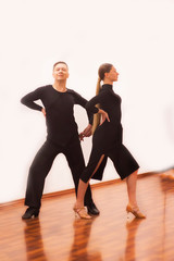 Obraz premium A beautiful pair of dancers dances in sports dances