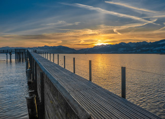 Fototapeta na wymiar Gorgeous sunrise on the shores of the upper Zurich Lake (Obersee) near Hurden (Schwyz) and Rapperswil-Jona (Sankt Gallen), Switzerland