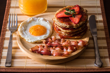 Eggs with bacon and pancake