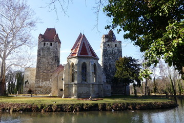 Schlossruine Pottendorf mit Schlosskapelle