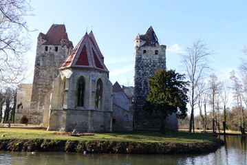Fototapeta na wymiar Schlossruine mit Schlosskapelle