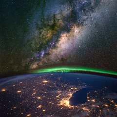 Fototapeten Chicago und Michigansee aus dem All bei Nacht, mit der Aurora Borealis und der Milchstraße. Elemente dieses von der NASA bereitgestellten Bildes. © marcel