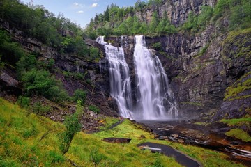 Frontal view of the Skjervsfossen in long exposure, seen from the base