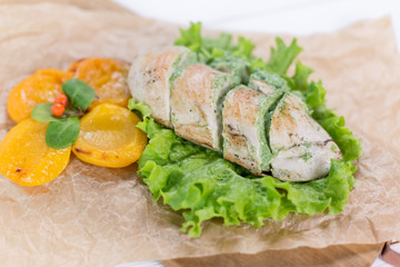 Chicken chest with salat and grilled peaches