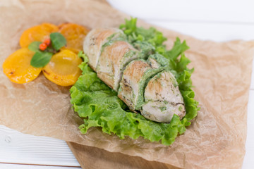 Chicken chest with salat and grilled peaches