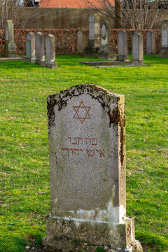Grabstein eines Jüdischen Friedhofs von 1810, Standort: Borken/Gemen, NRW,  Deutschland