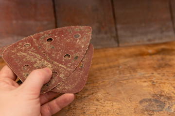 Schmörgelpapier Schleifpapier für Holztreppe