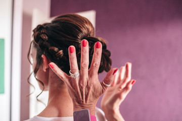 Bridal hairstyle with the hands of the hairdresser