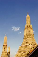 Fototapeta premium tourist route in wat arun, thailand. temple