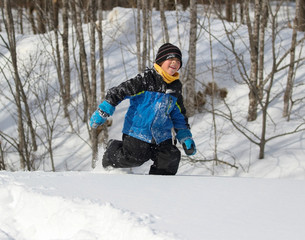 Fototapeta na wymiar little boy running in snow