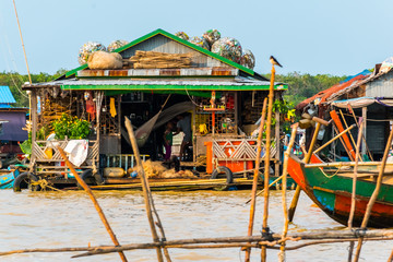 Fototapeta na wymiar LAKE TONLE SAP, COMBODIA - Floating houses in floating Village at Tonle Sap Lake the largest freshwater lake in Southeast Asia in Unesco