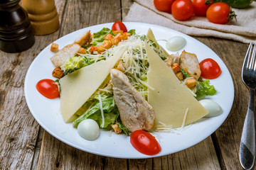 Salad caesar with chicken