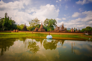 Fototapeta na wymiar historical temple ruins in Sukhotai, Thailand