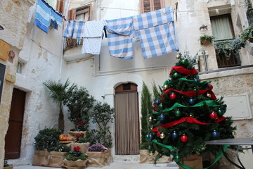 clothesline christmas tree white building italy
