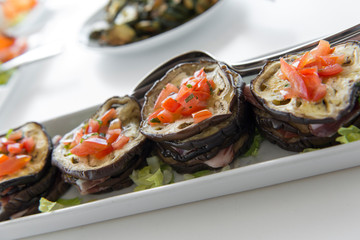 Antipasto in finger food di parmigiana di melanzane