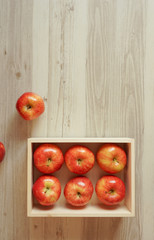 Apple in a wooden box. Apple on the table.  木箱に入ったリンゴ、テーブルの上の林檎